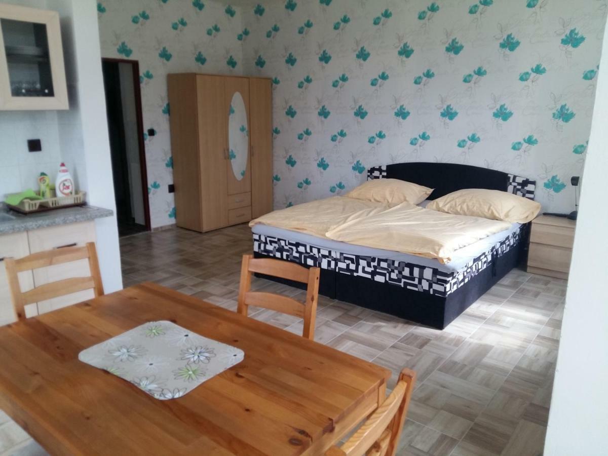 Penzion Jungmannova Sluknov Bagian luar foto